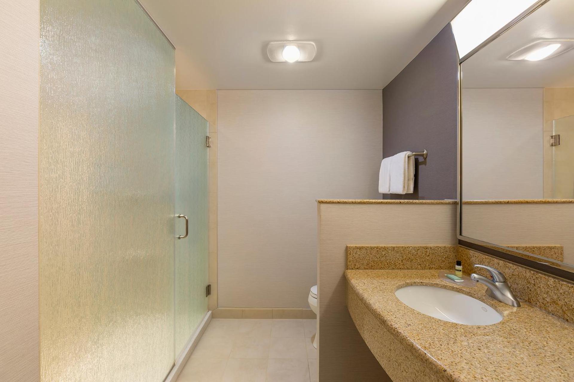 Courtyard By Marriott Madison West / Middleton Hotel Екстериор снимка