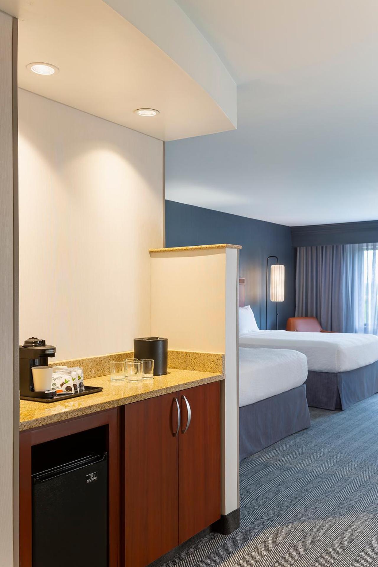 Courtyard By Marriott Madison West / Middleton Hotel Екстериор снимка