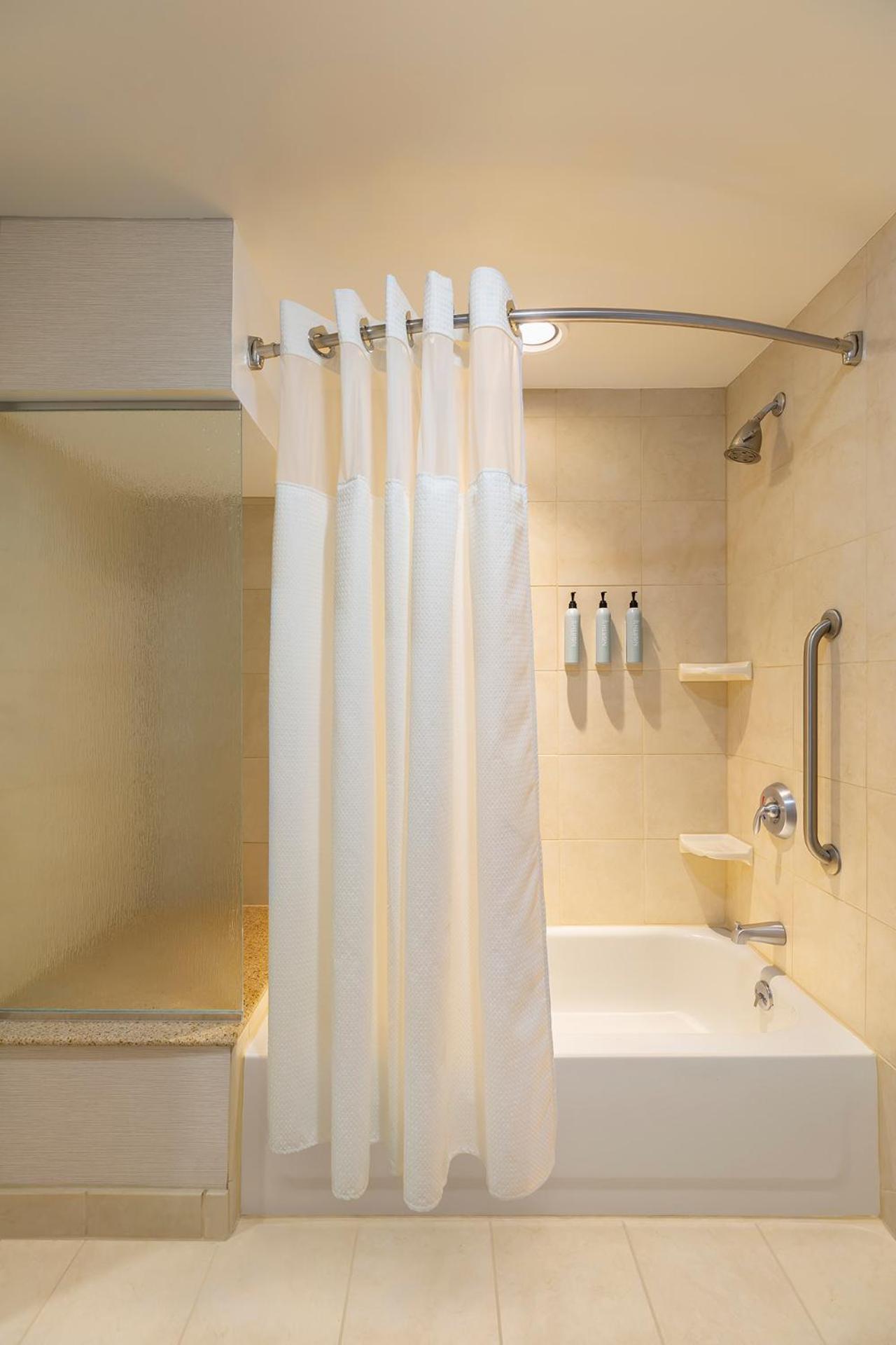 Courtyard By Marriott Madison West / Middleton Hotel Екстериор снимка
