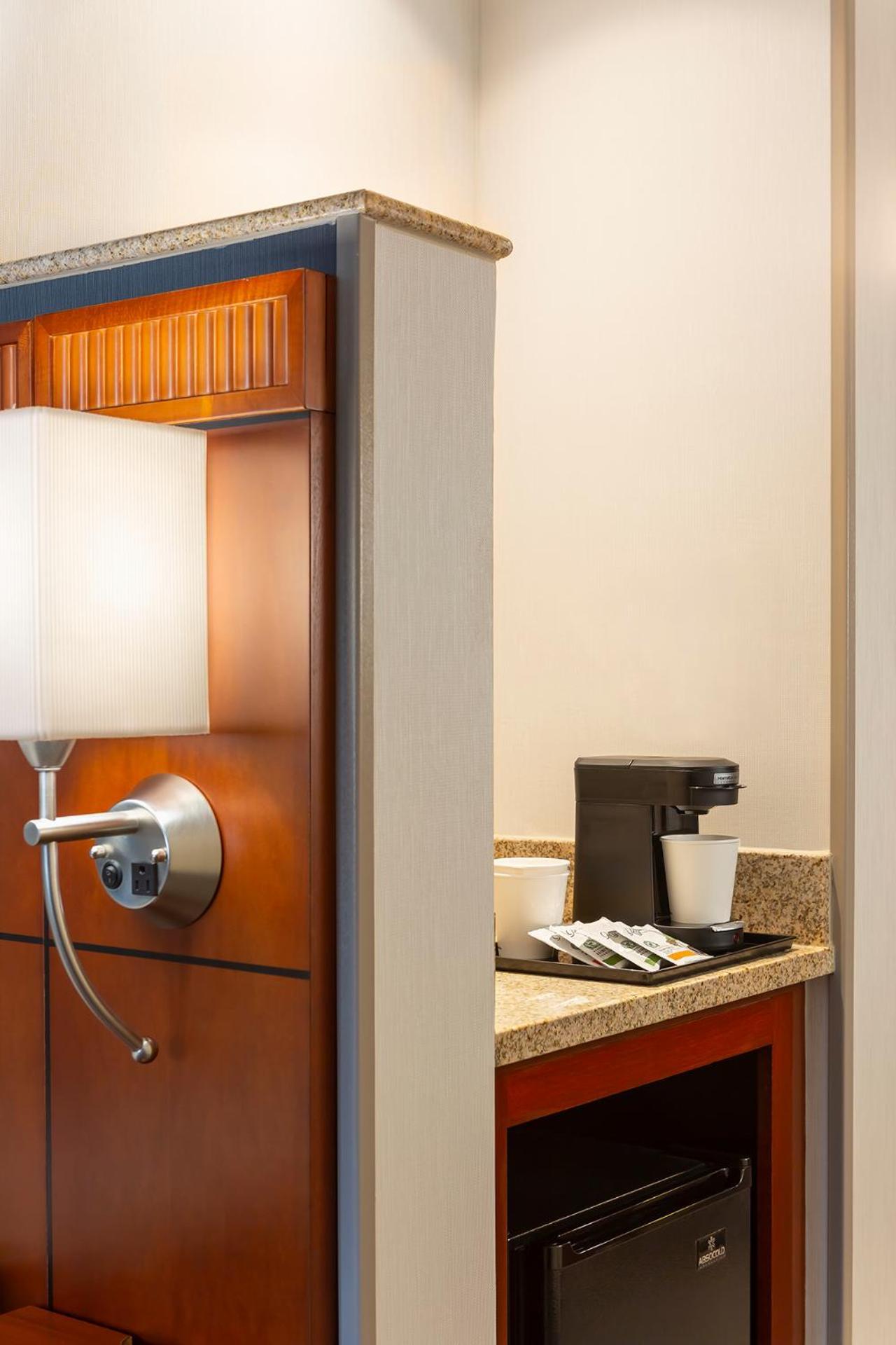 Courtyard By Marriott Madison West / Middleton Hotel Екстериор снимка