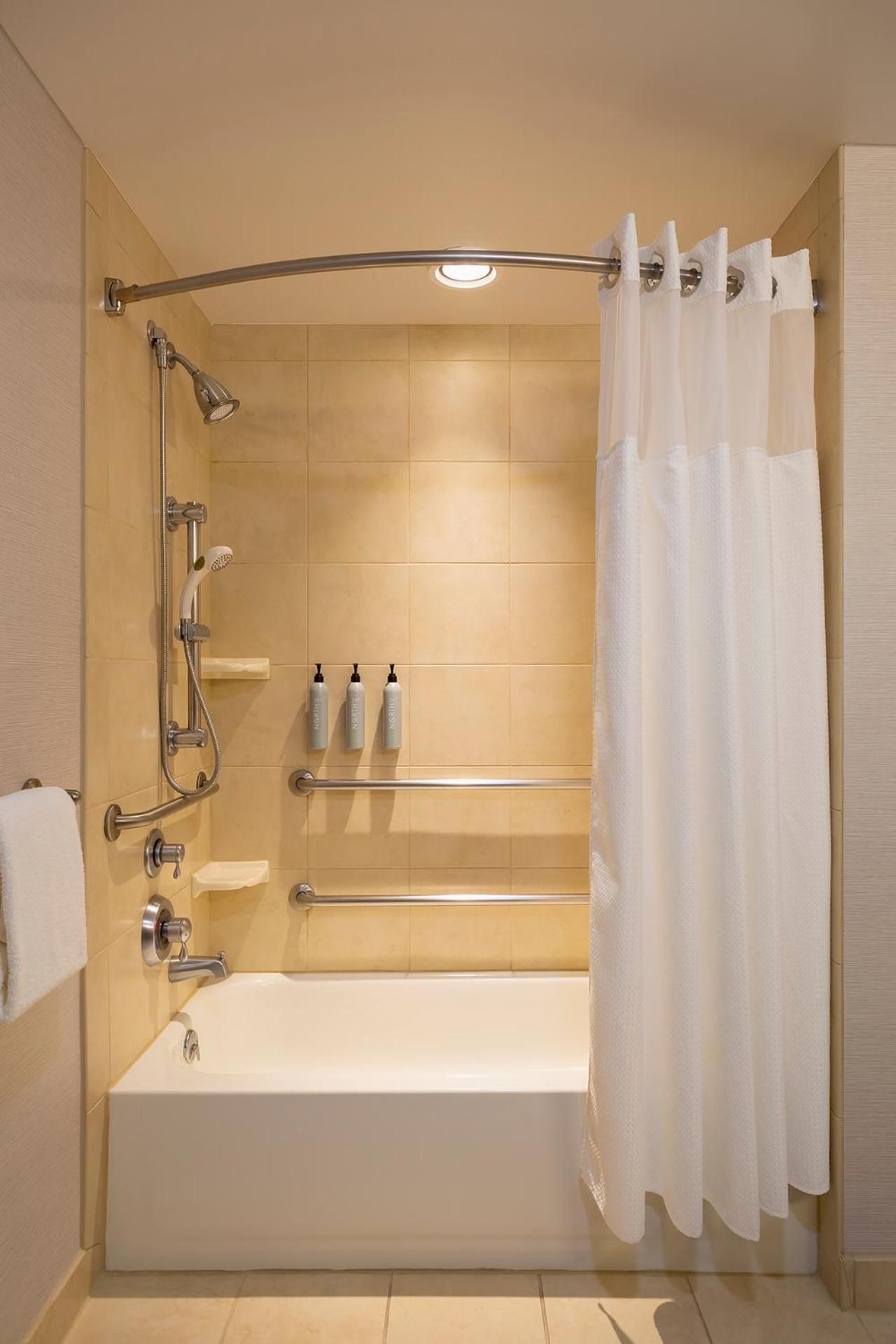 Courtyard By Marriott Madison West / Middleton Hotel Екстериор снимка
