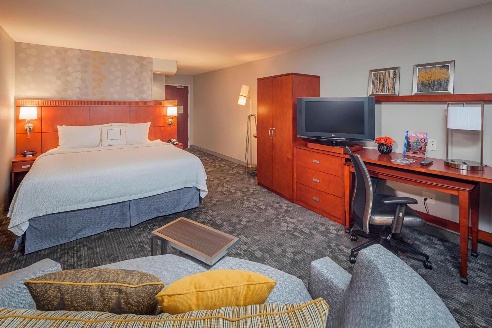 Courtyard By Marriott Madison West / Middleton Hotel Екстериор снимка