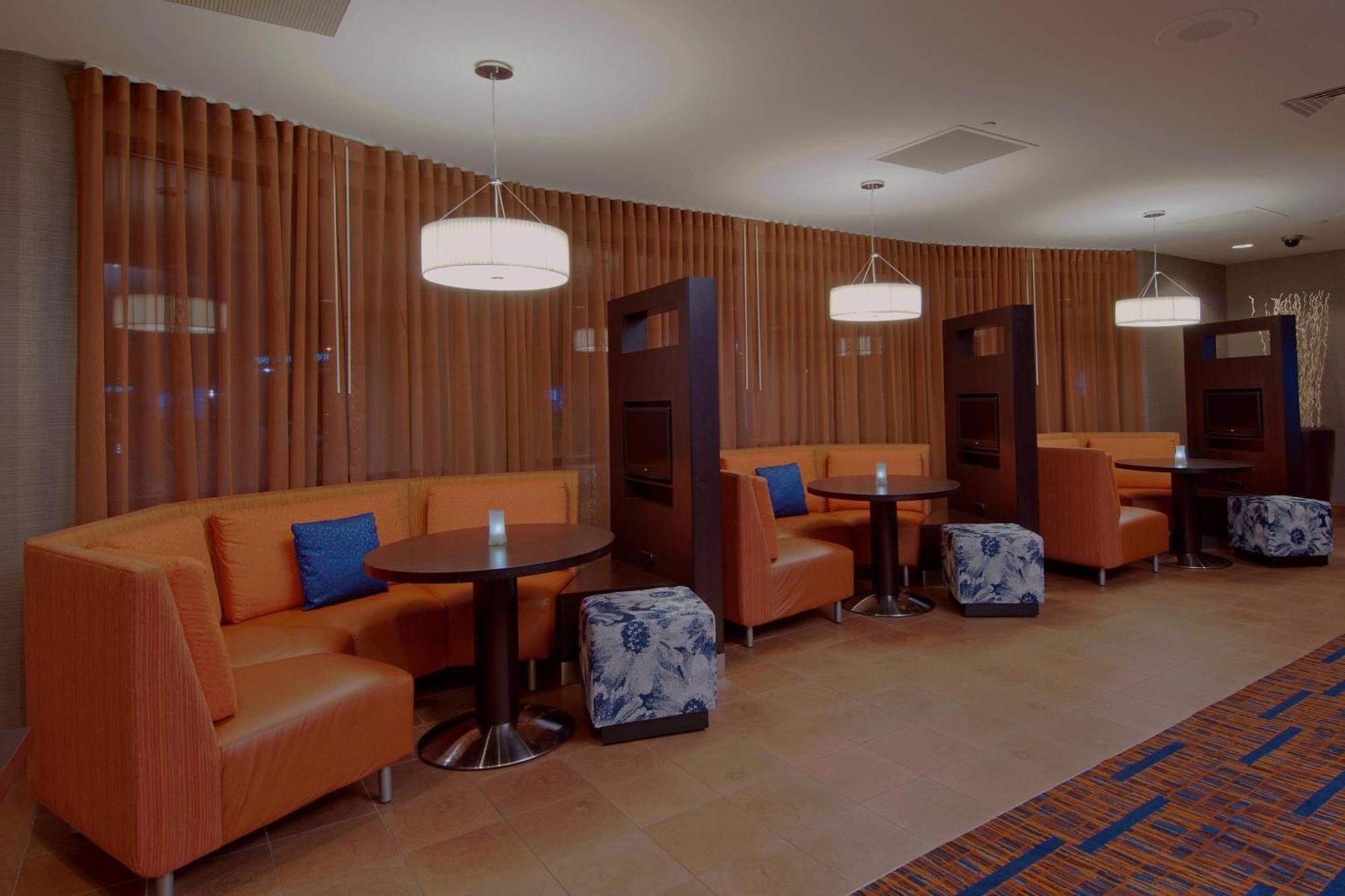 Courtyard By Marriott Madison West / Middleton Hotel Екстериор снимка