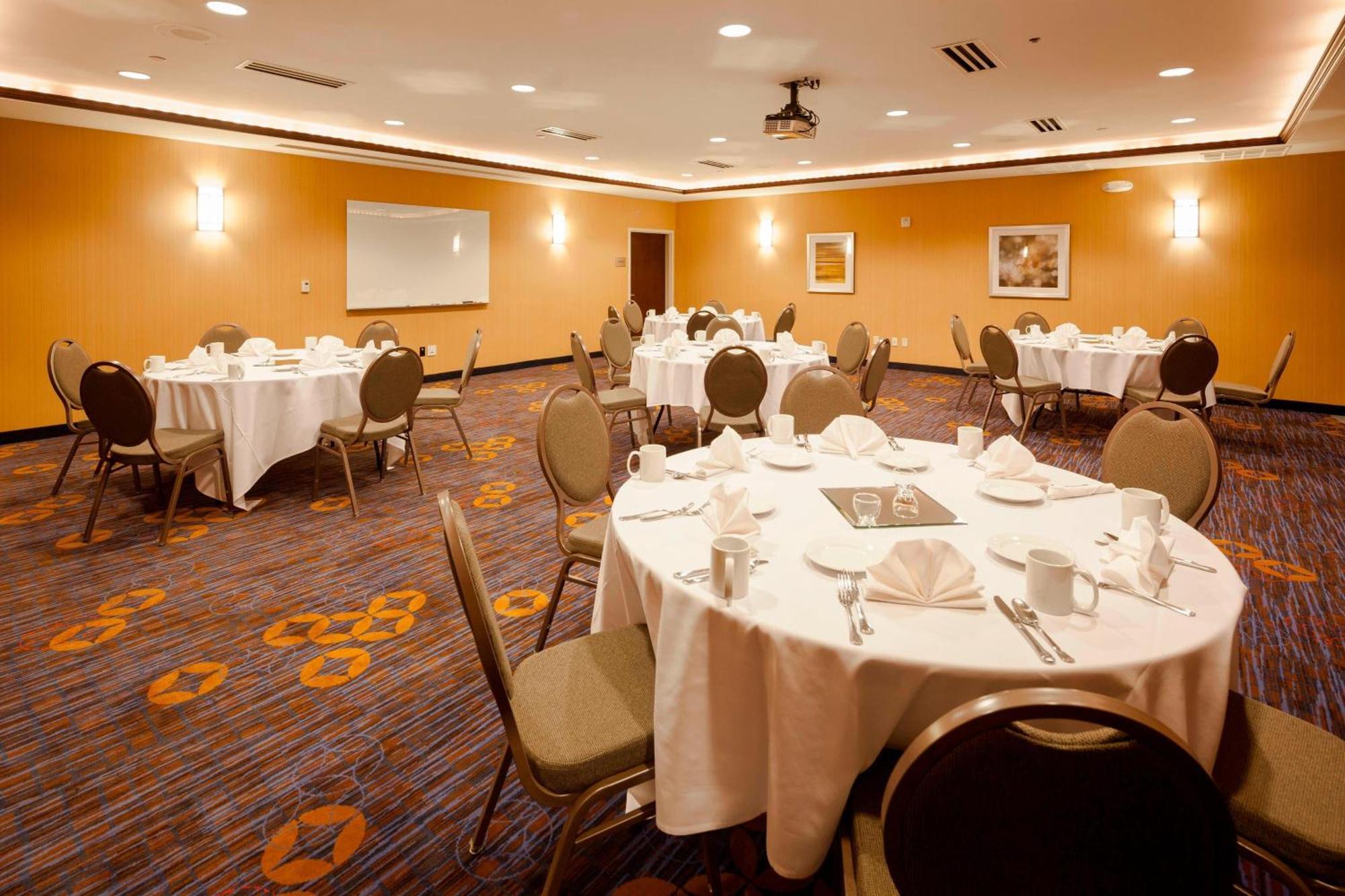 Courtyard By Marriott Madison West / Middleton Hotel Екстериор снимка