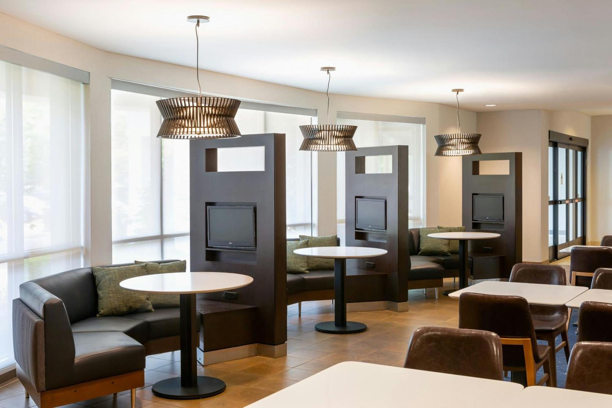 Courtyard By Marriott Madison West / Middleton Hotel Екстериор снимка