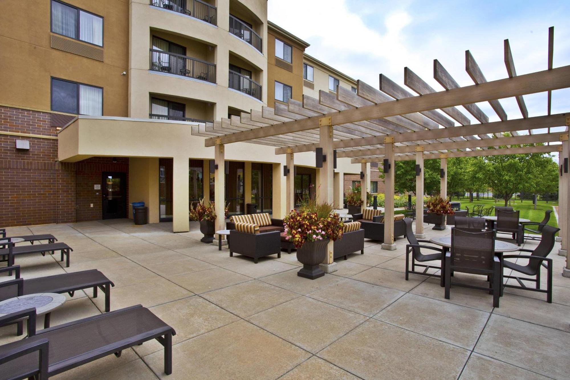 Courtyard By Marriott Madison West / Middleton Hotel Екстериор снимка