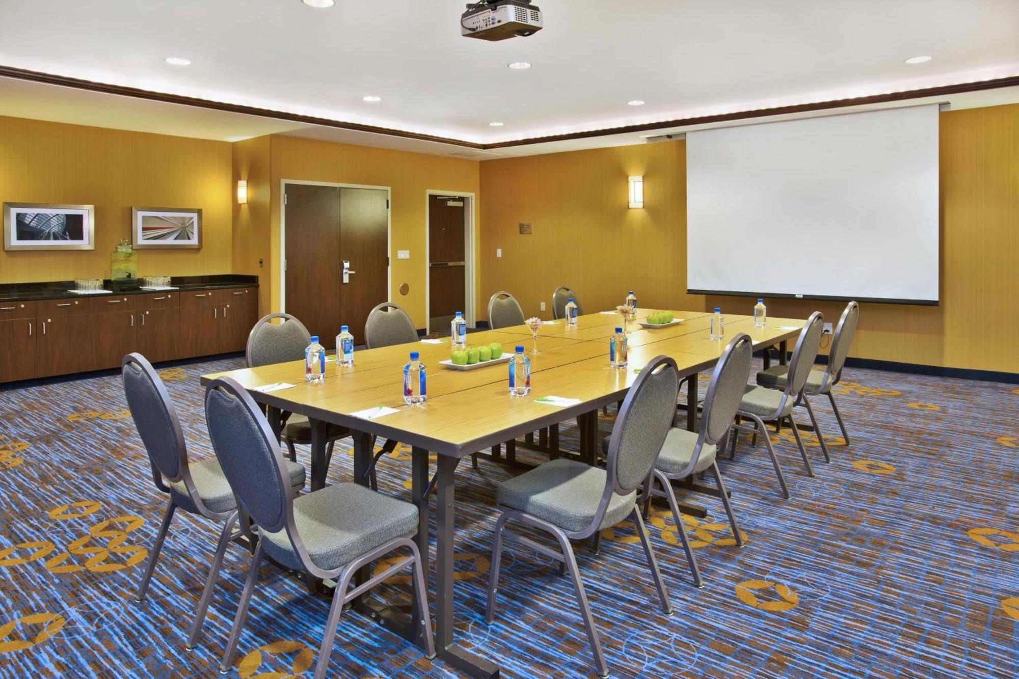 Courtyard By Marriott Madison West / Middleton Hotel Екстериор снимка