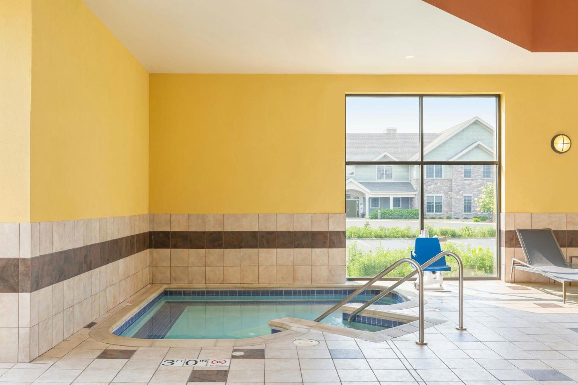 Courtyard By Marriott Madison West / Middleton Hotel Екстериор снимка
