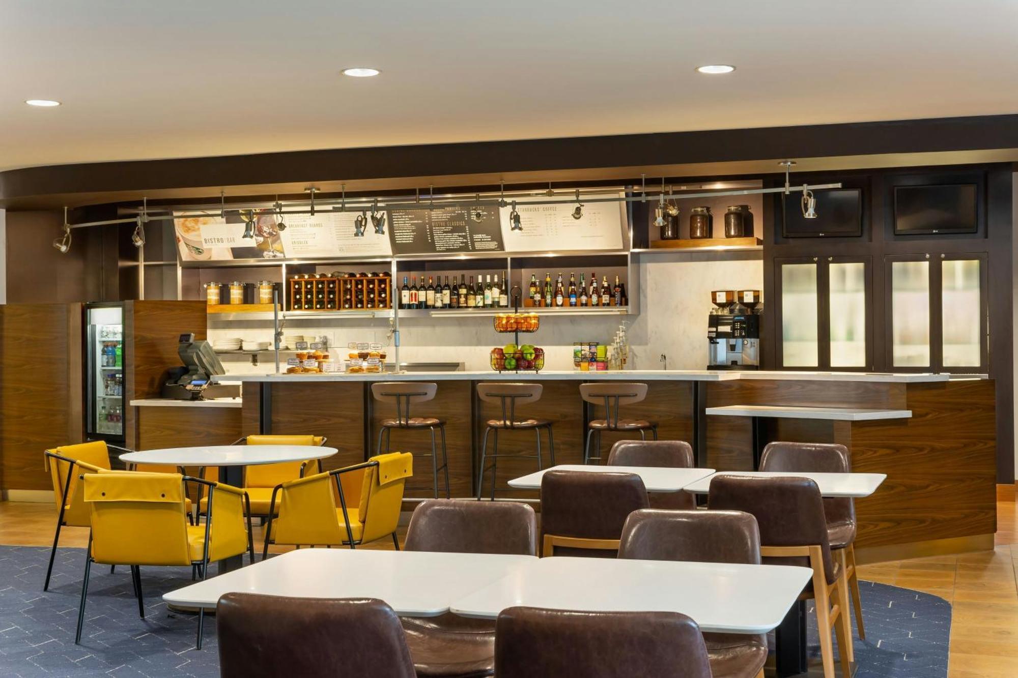 Courtyard By Marriott Madison West / Middleton Hotel Екстериор снимка
