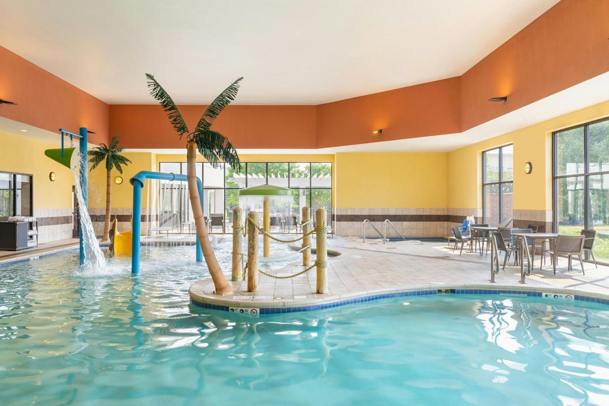 Courtyard By Marriott Madison West / Middleton Hotel Екстериор снимка