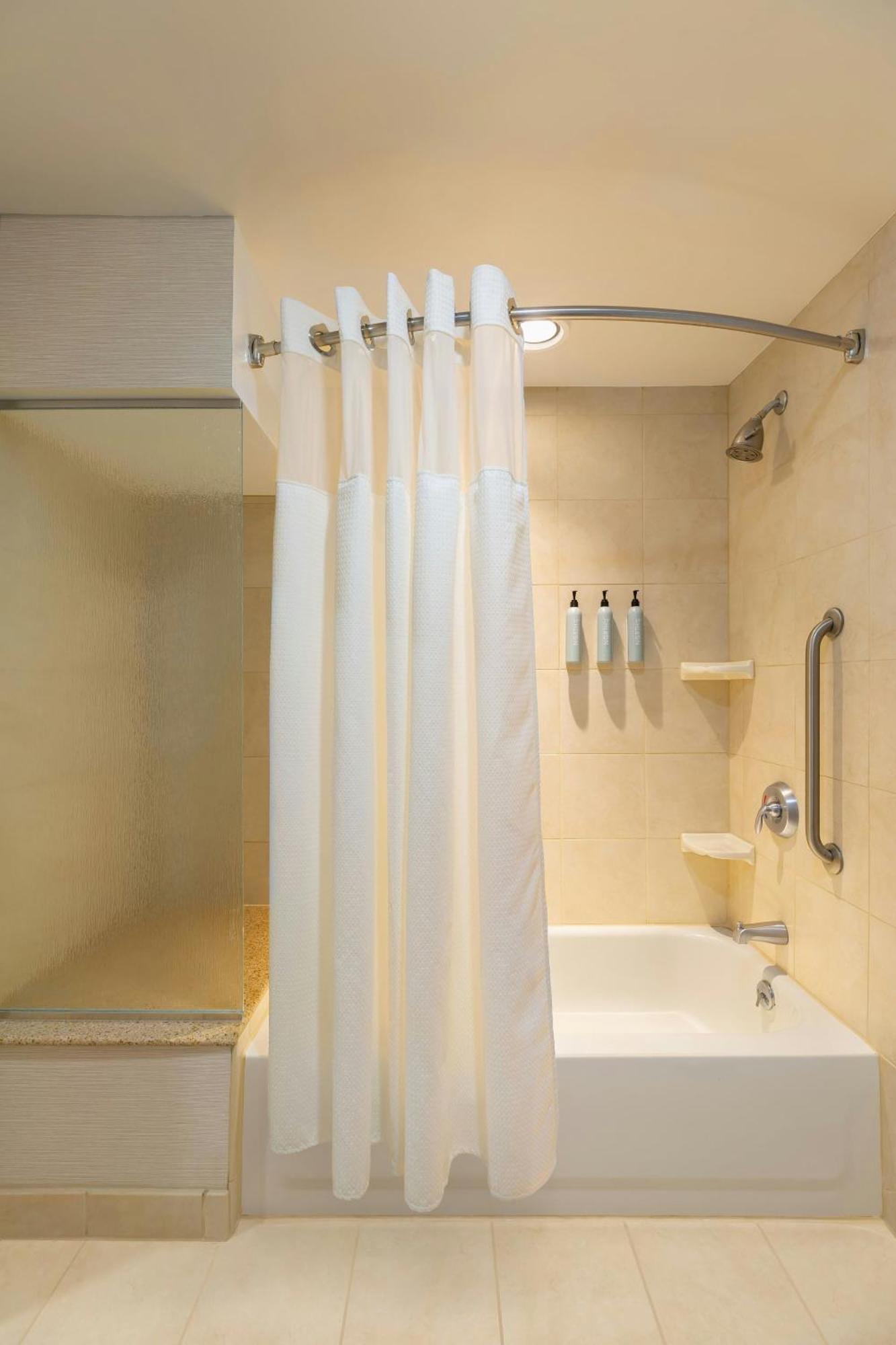 Courtyard By Marriott Madison West / Middleton Hotel Екстериор снимка