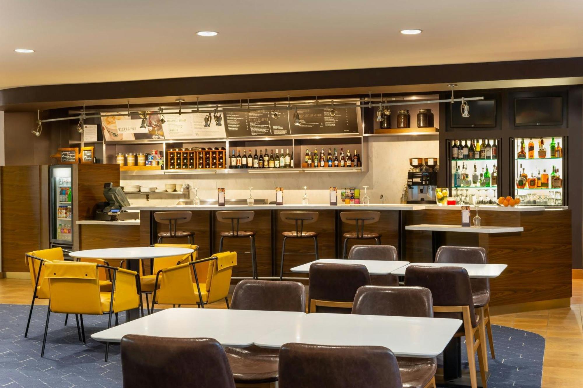 Courtyard By Marriott Madison West / Middleton Hotel Екстериор снимка