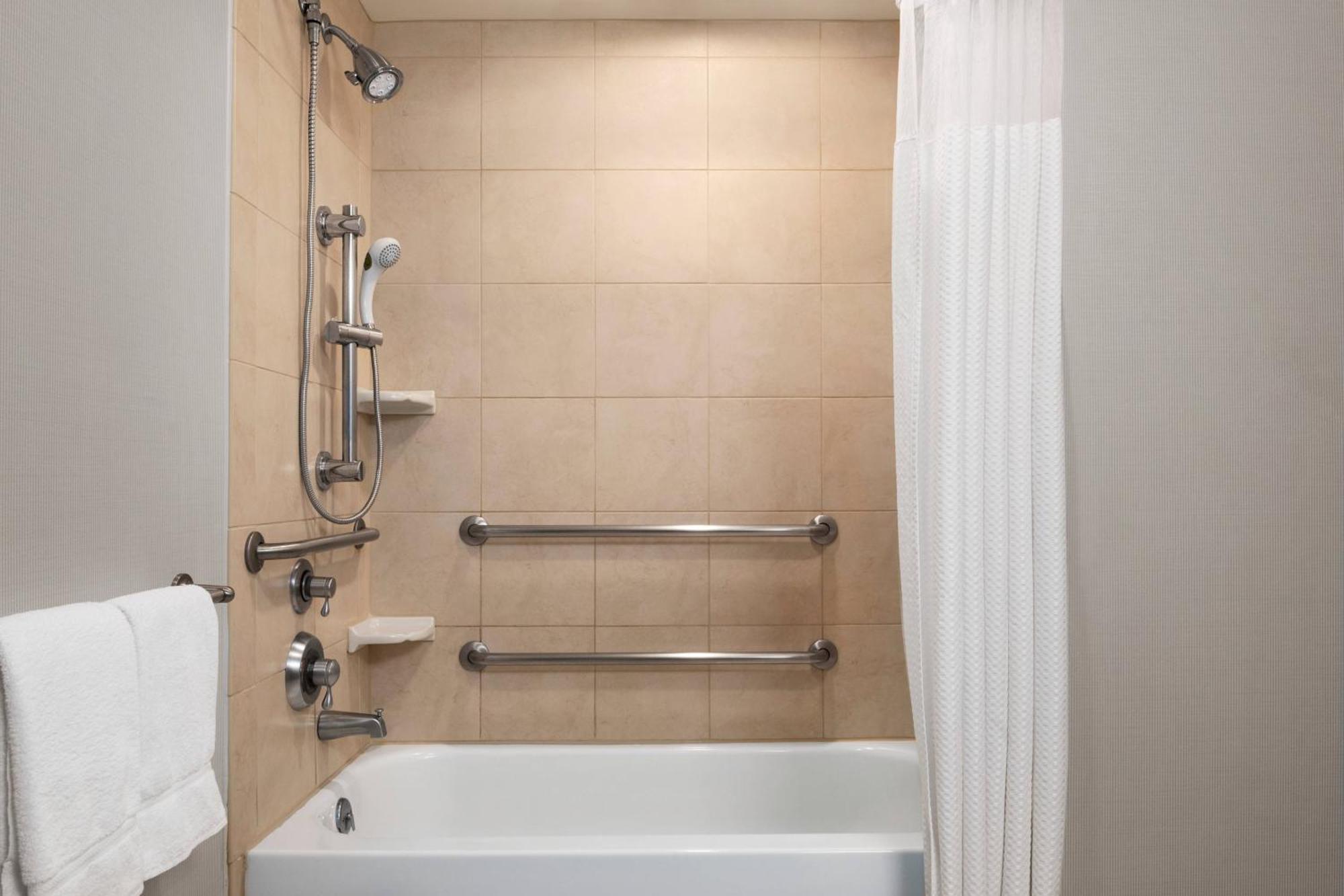 Courtyard By Marriott Madison West / Middleton Hotel Екстериор снимка