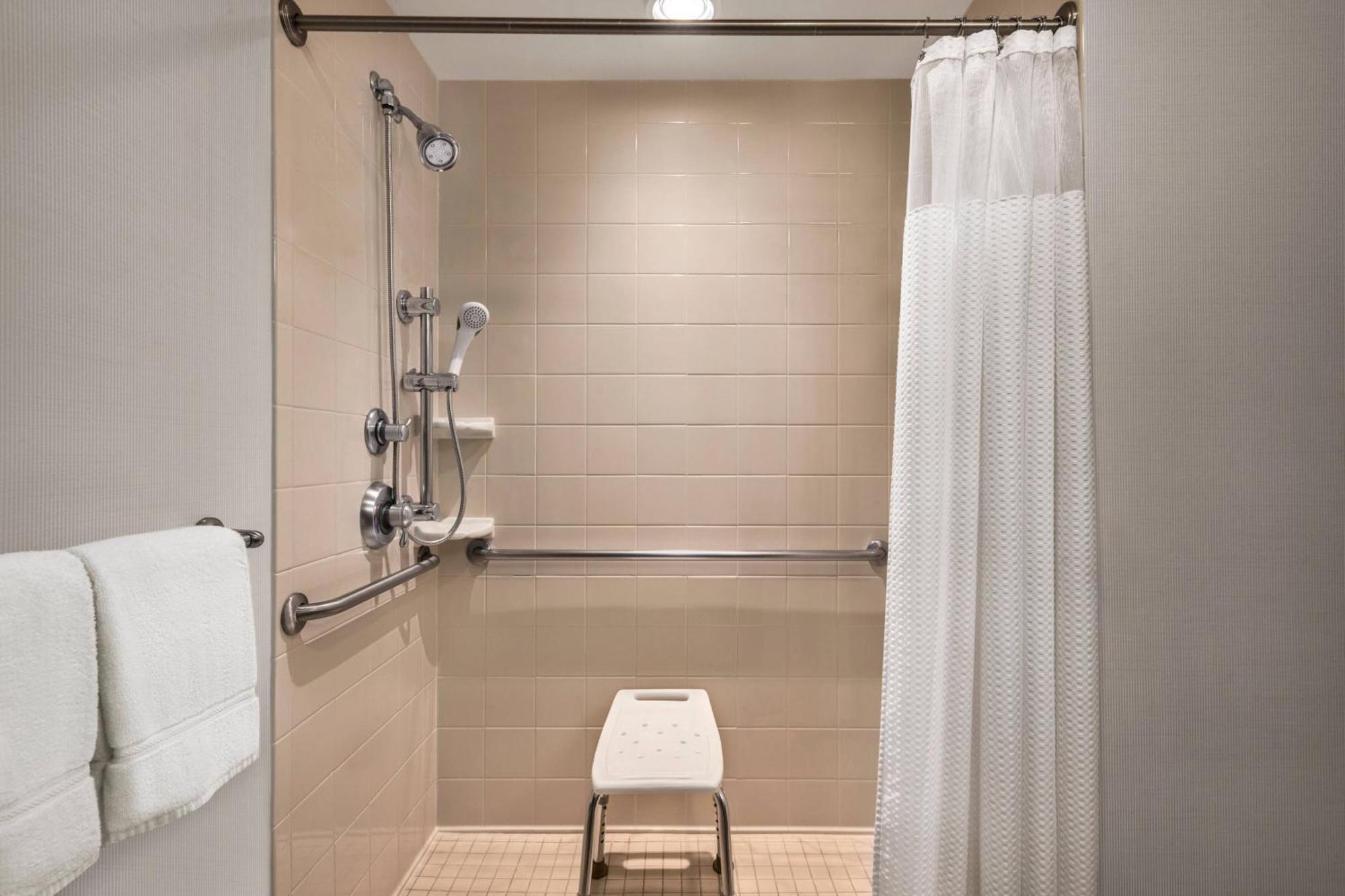 Courtyard By Marriott Madison West / Middleton Hotel Екстериор снимка