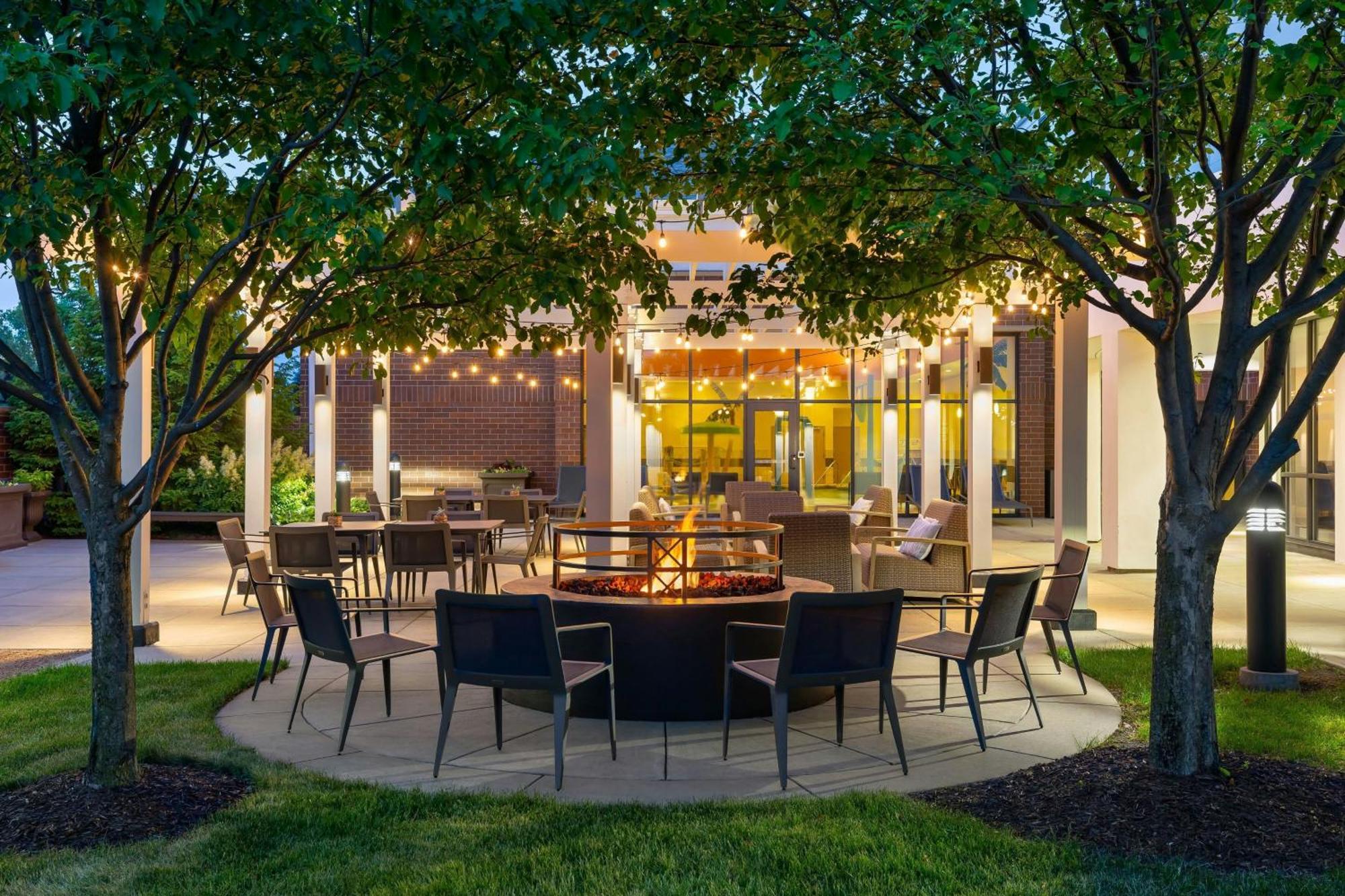 Courtyard By Marriott Madison West / Middleton Hotel Екстериор снимка