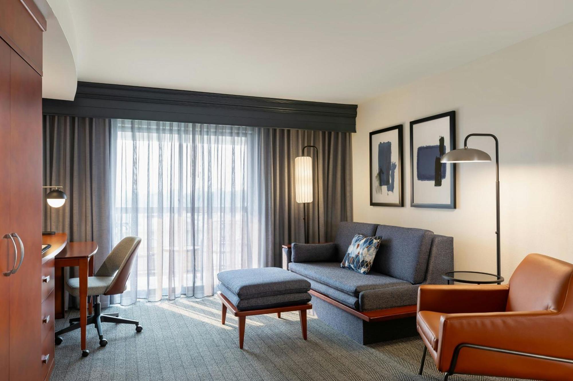 Courtyard By Marriott Madison West / Middleton Hotel Екстериор снимка